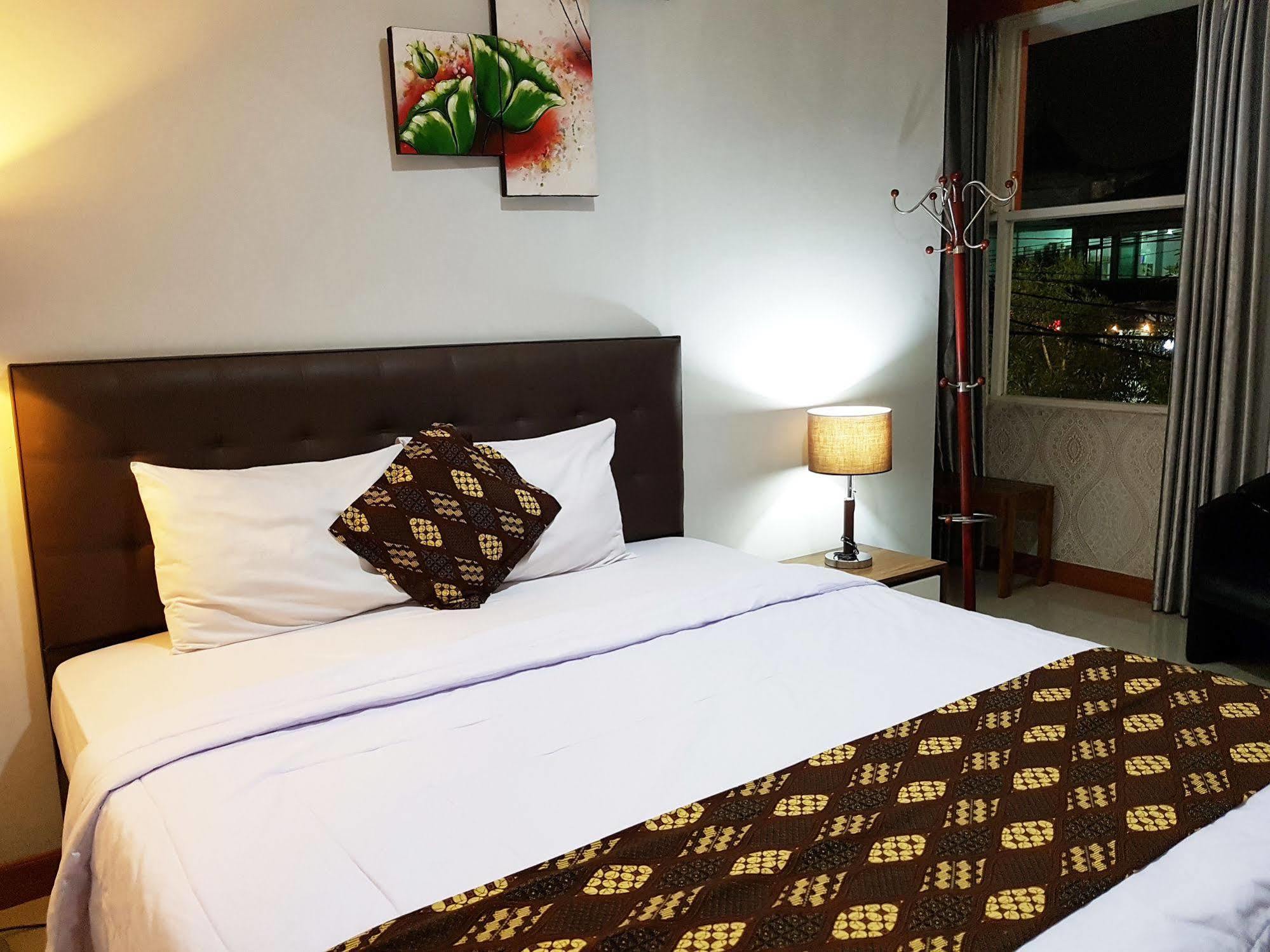 Rene Hotel Yogyakarta Kültér fotó